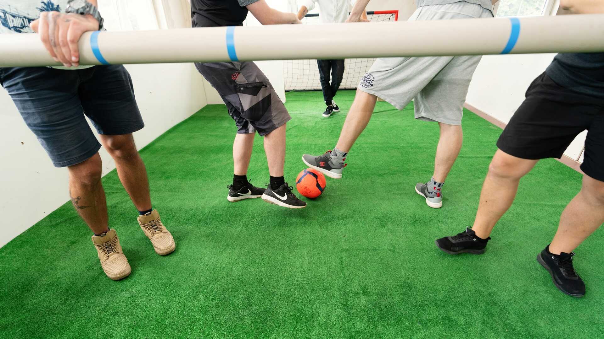 Lidský stolní fotbal