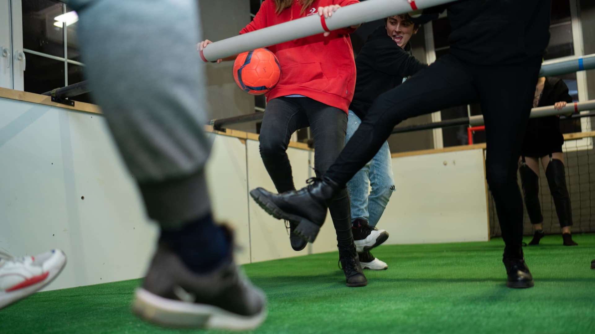 Lidský stolní fotbal